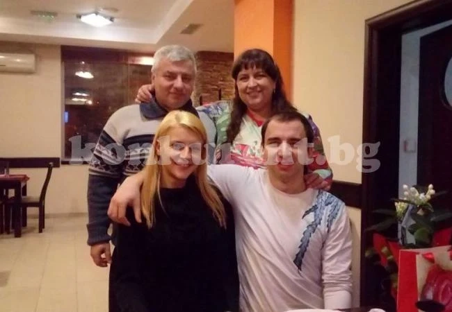 Майка и дъщеря от популярна фамилия представиха ШК Дебют