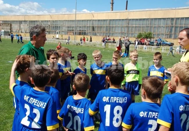 ДФК Прециз събира 12 отбора за турнир