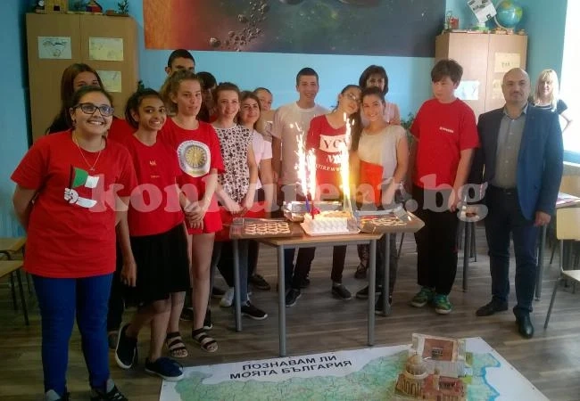 Ученици мериха знания за миналото и забележителностите на България, в присъствето на депутат