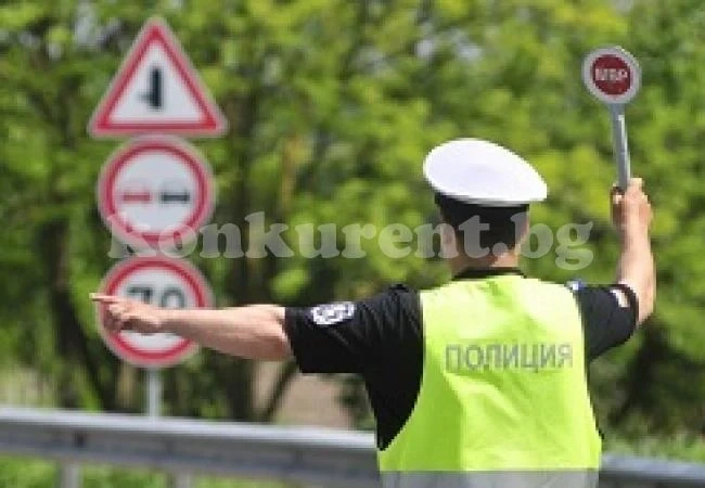 Младежи подкараха нередовни мотори, спипаха ги