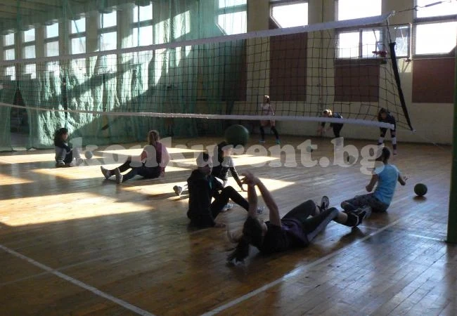 Невръстни врачанки стартират във финали по волейбол