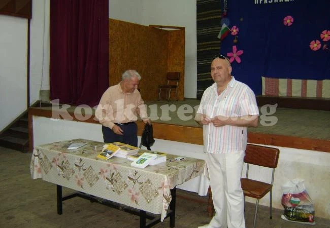 Давид Давидов представи книгата си „Смях през сълзи от Долно Озирово“