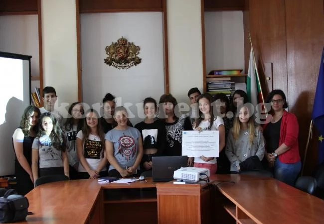 Деца обогатяват знания по проект „Твоят час”