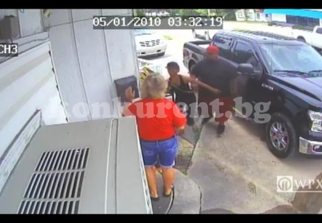 Клиенти пребиха жестоко шефка на ресторант и дъщеря й заради студено ястие (СНИМКИ/ВИДЕО 18+)