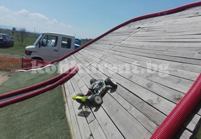 Моделисти се изявиха на off road в Нови Искър