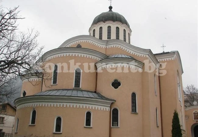 Всенощно бдение за Петровден във Враца