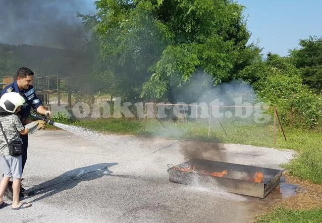 Малчугани взеха тапии за огнеборци