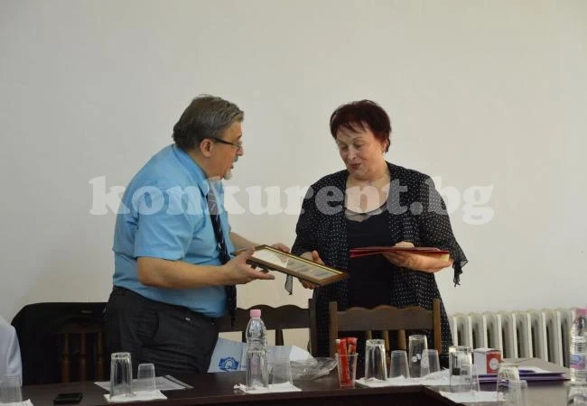 Директор сдаде поста след престижна награда