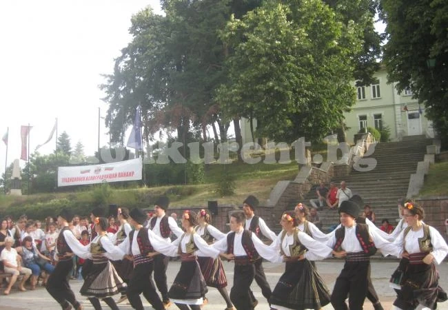 Танцови състави от България и Сърбия разлюляха „От Тимок до Искър“