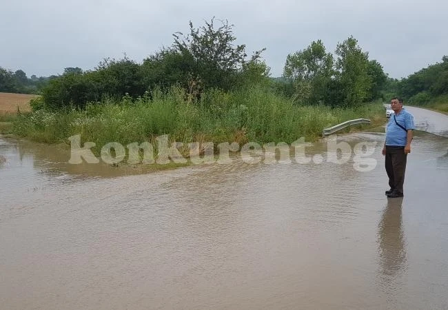 Вижте пораженията от стихията в Мездра СНИМКИ