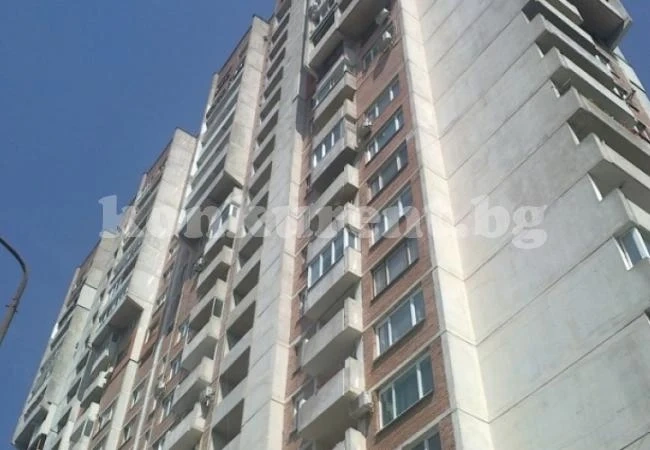 Изплашен Ромео полетя фатално от балкона след бурна нощ с женената си изгора