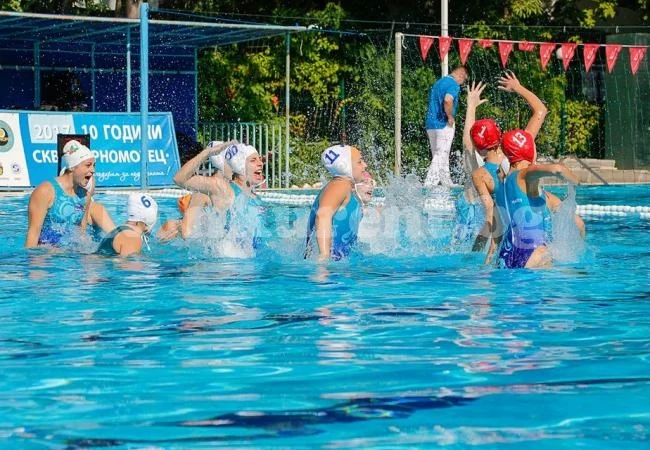 Ватерполистките на Ботев 2000 с 15-а титла при жените, купа и за девойките
