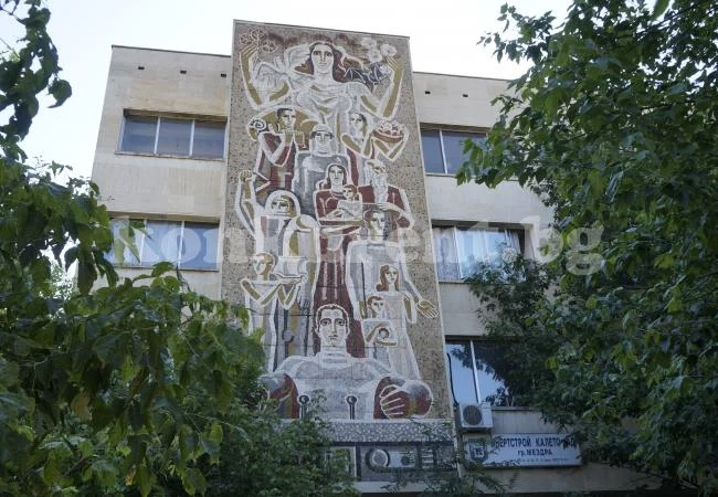 Санират сградата на Общинския център за социални услуги и дейности в Мездра