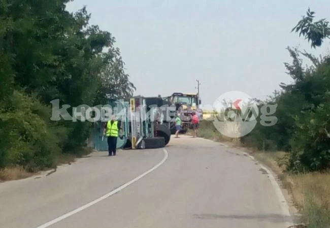 Ремарке с жито се обърна на пътя за Връшка чука