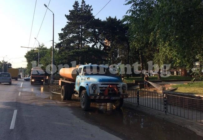 Мият улиците във Враца