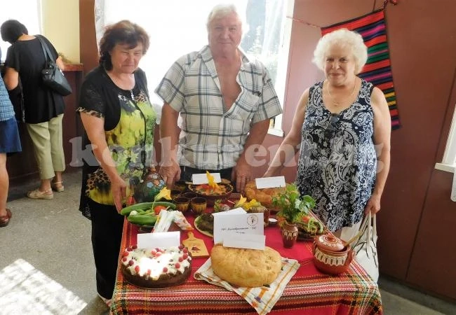 Спретнаха празник на народната носия