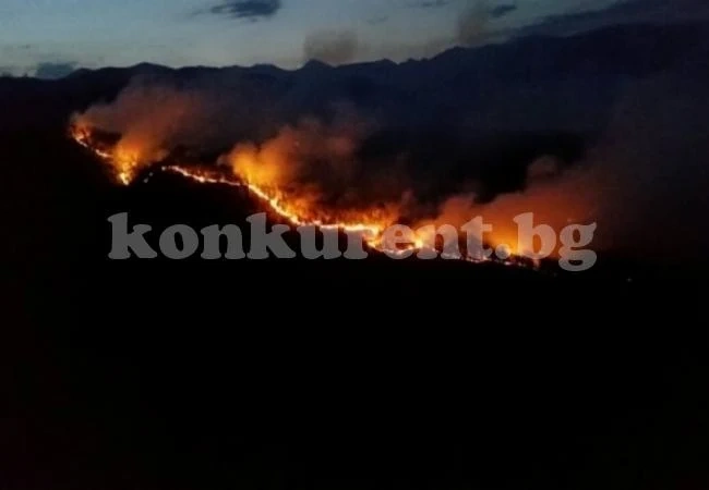 Огромният горски пожар в Пирин продължава да вилнее