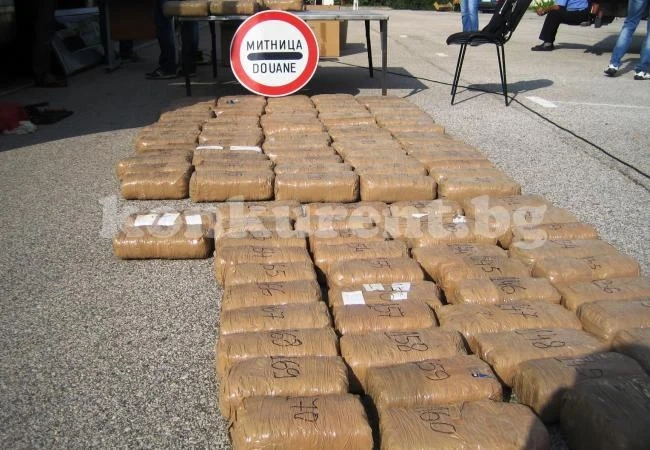 Рекорд! 162 кг марихуана в резервоар на камион разкриха на Дунав мост-2