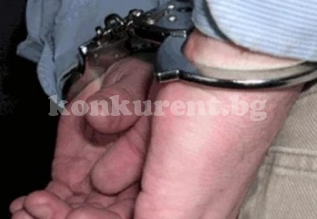 Жена се наслаждава как любовникът ѝ блудства с нейните малолетни синове