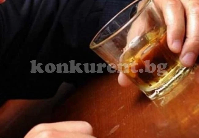 Див клиент побърка ресторант: Иска гола барманка, прави лицеви опори на вратата