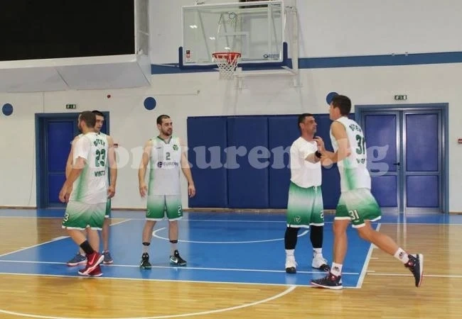 Ботев 2012 не прощава на никого за купата на НАЛБ