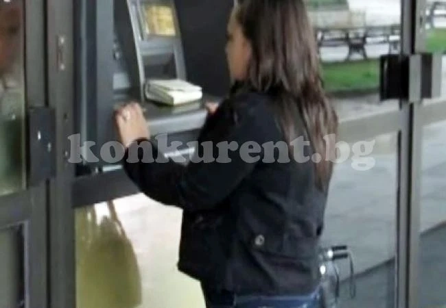 Апаши източиха дебитна карта на жена от Софрониево