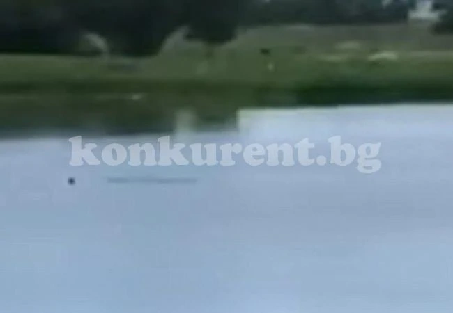 Ужасяващо ВИДЕО! Инвалид се дави, напушени пишлигари му се подиграват