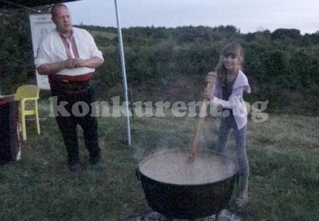ВИДЕО и СНИМКИ Ястие на десет хиляди години представиха в Оходен