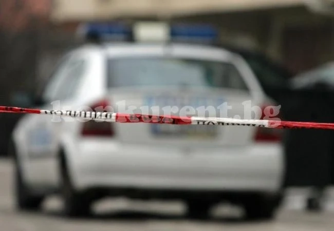 Камион се заби в сграда, по чудо няма ранени
