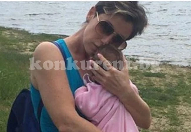 Джина Стоева мъкне бебето си по участия, кърми го в почивките!