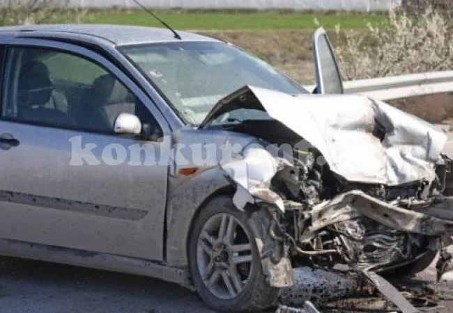 „Ауди“ натресе първо пътен знак, а после спряла кола