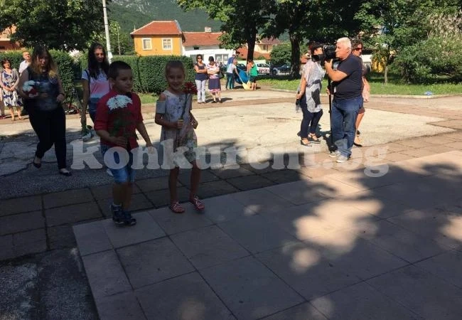 Десетки поднесоха цветя пред паметника на Васил Кънчов във Враца