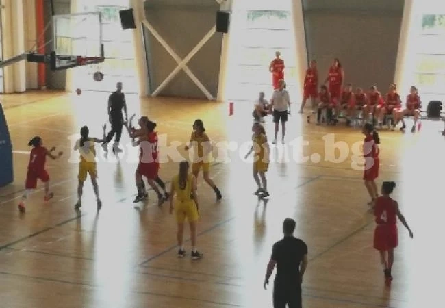 Баскет националките U18 биха два пъти Украйна във Вършец