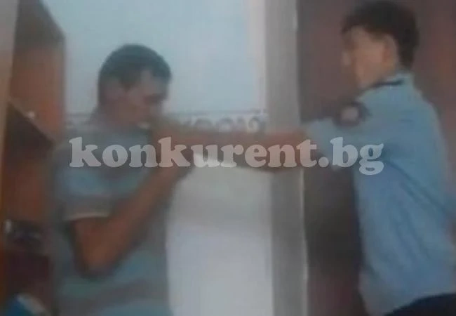 Жестоко ВИДЕО: Педофил си призна, че е изнасилил 5-годишно момиченце, полицай го би и рита в слабините безмилостно, но го уволниха