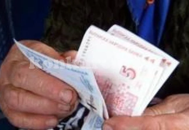 Баба хвърли 1280 лева в боклука на монтанската болница