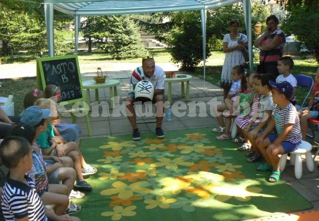 Дрифтър разказа на малчугани за начина си на живот