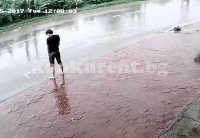 Гамен реши да се облекчи публично, но кармата го застигна незабавно (ВИДЕО)