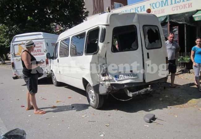 Шофьор на автобус е в болница заради келешлък СНИМКИ