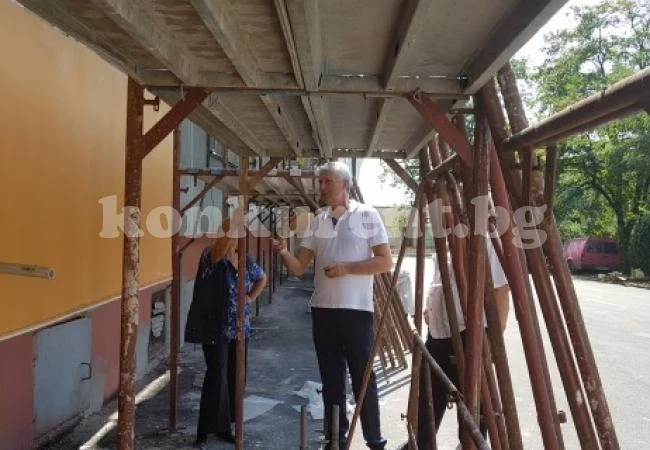 Кмет инспектира ремонтните дейности по 4 обекта