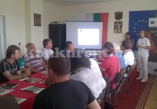 Обучаваха доброволци да действат като парамедици СНИМКИ