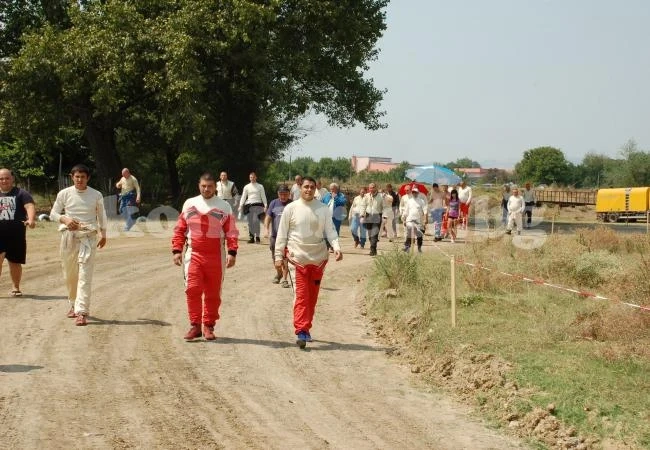 Манастирски e първи на „Строител”, Пожарния му диша във врата