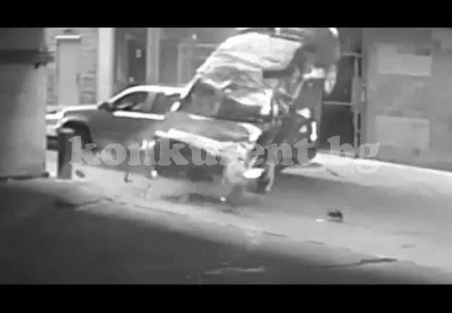 Жена не успя да паркира и се сгромоляса с колата си от седмия етаж /ВИДЕО/