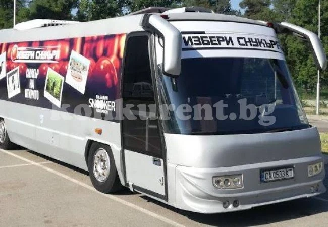 Разпъват снукър маса пред Сувенирната палата