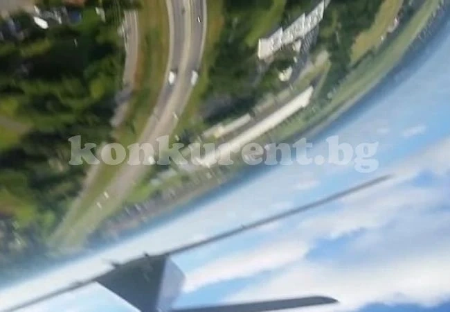 Уникално ВИДЕО! Телефон полетя от самолет на височина от 300 метра, вижте какво записа