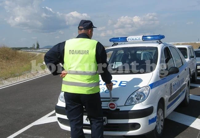 Бързо производство срещу шофьор, карал с табели менте