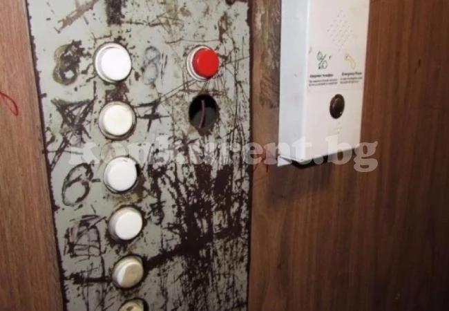 Едномесечно бебе прекара 40 минути в асансьор заради повредено GSM устройство