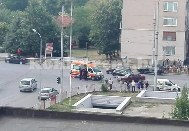 Катастрофа обърка движението на кръстовище във Враца /СНИМКИ/