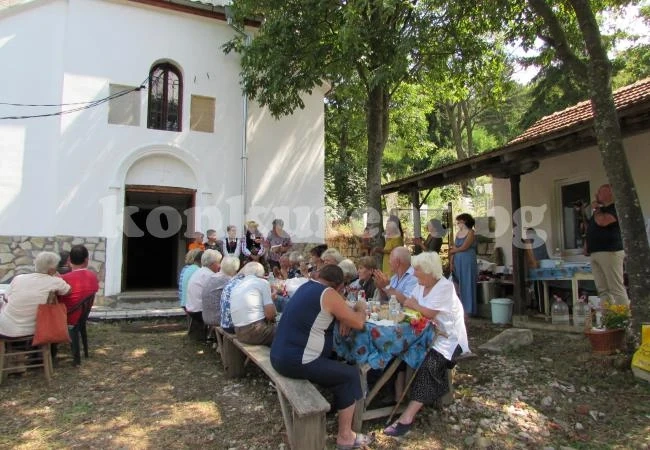 С курбан в Салаш отбелязаха празника на храма си