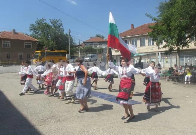 250 самодейци се събраха на събор в Гюргич СНИМКИ