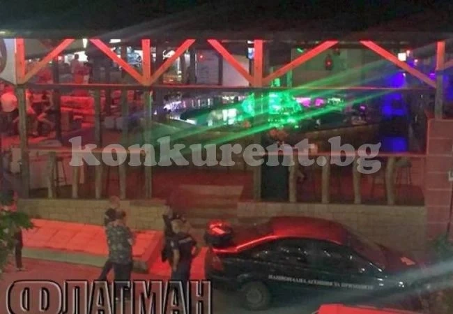 Полиция и данъчни запечатаха пет от най-популярните и оборотни заведения в Приморско /СНИМКИ/